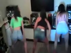My attractive friends are skilled dancers.